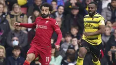 Mohamed Salah dinobatkan sebagai man of the match di laga Liverpool melawan Watford. Ia tercatat menjadi kreator gol pertama yang dilesatkan oleh Sadio Mane dan berhasil mencetak gol di menit ke-54. Salah mendapatkan 63,7% suara lewat voting si situs resmi Liga Inggris. (PA via AP/Tess Derry)