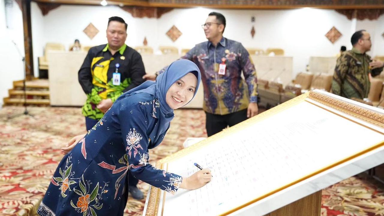 Sri Wahyuni, Wakil Ketua IV DPRD Jatim periode 2024-2029