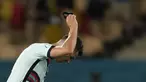 Reaksi kapten timnas Portugal, Cristiano Ronaldo pada akhir babak 16 besar Euro 2020 menghadapi Belgia di Estadio La Cartuja, Sevilla, Spanyol, Senin (28/6/2021) dini hari WIB. Cristiano Ronaldo membuang dan menendang ban kapten usai kalah dari Belgia 0-1. (THANASSIS STAVRAKIS/POOL/AFP)