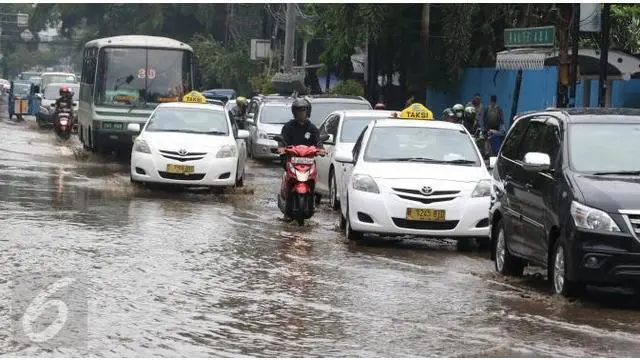 News Flash:  Hujan Deras Disertai Petir Diprediksi Sambangi Wilayah Jabodetabek