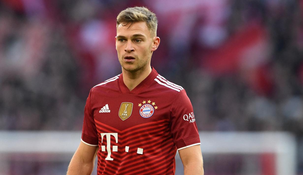 Joshua Kimmich telah menjadi pemain kunci bagi Bayern Munchen sejak tiba pada musim panas 2015. Pemain serbaguna itu telah membuat hampir 300 penampilan dengan mencetak 33 gol dan 77 assist. Ia juga memainkan peran kunci dalam kemenangan treble kontinental pada 2019/20. (AFP/Christof Stache)