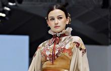 Karier Semakin Bersinar, Potret Kimberly Ryder Tampil Stunning Bak Bangswan di Catwalk JFW 2025