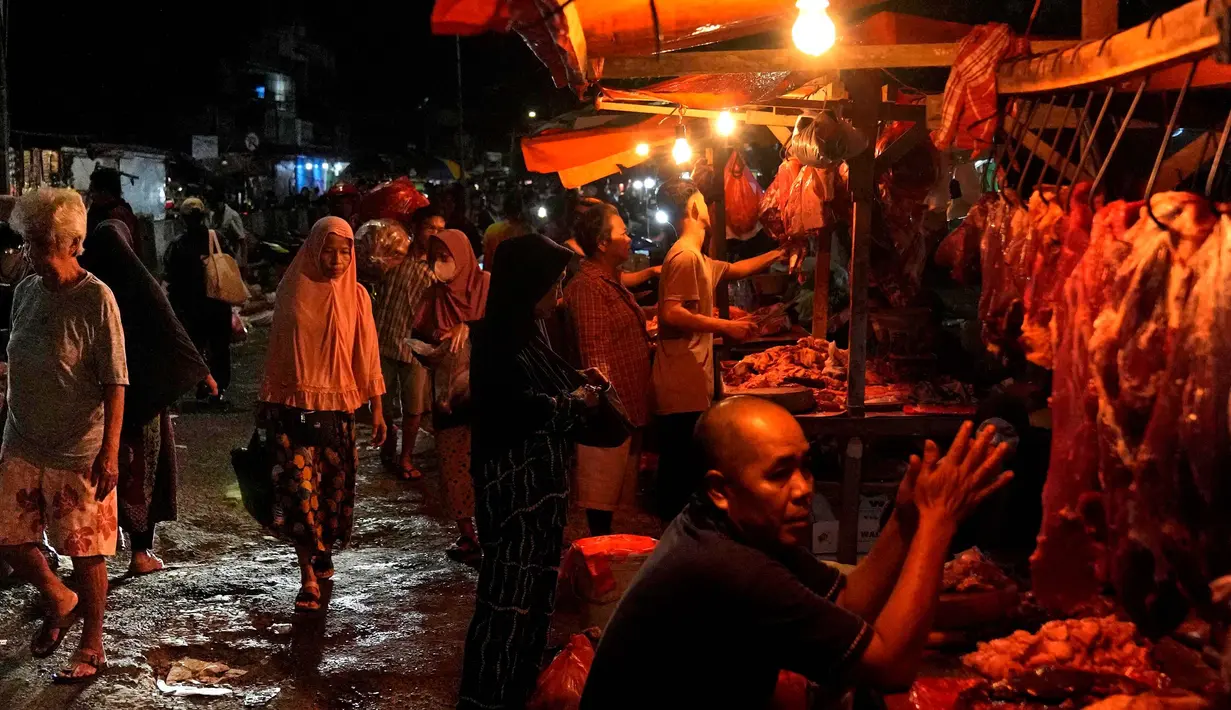 Kenaikan harga daging sapi tidak memengaruhi animo warga untuk membeli. (AP Photo/Dita Alangkara)