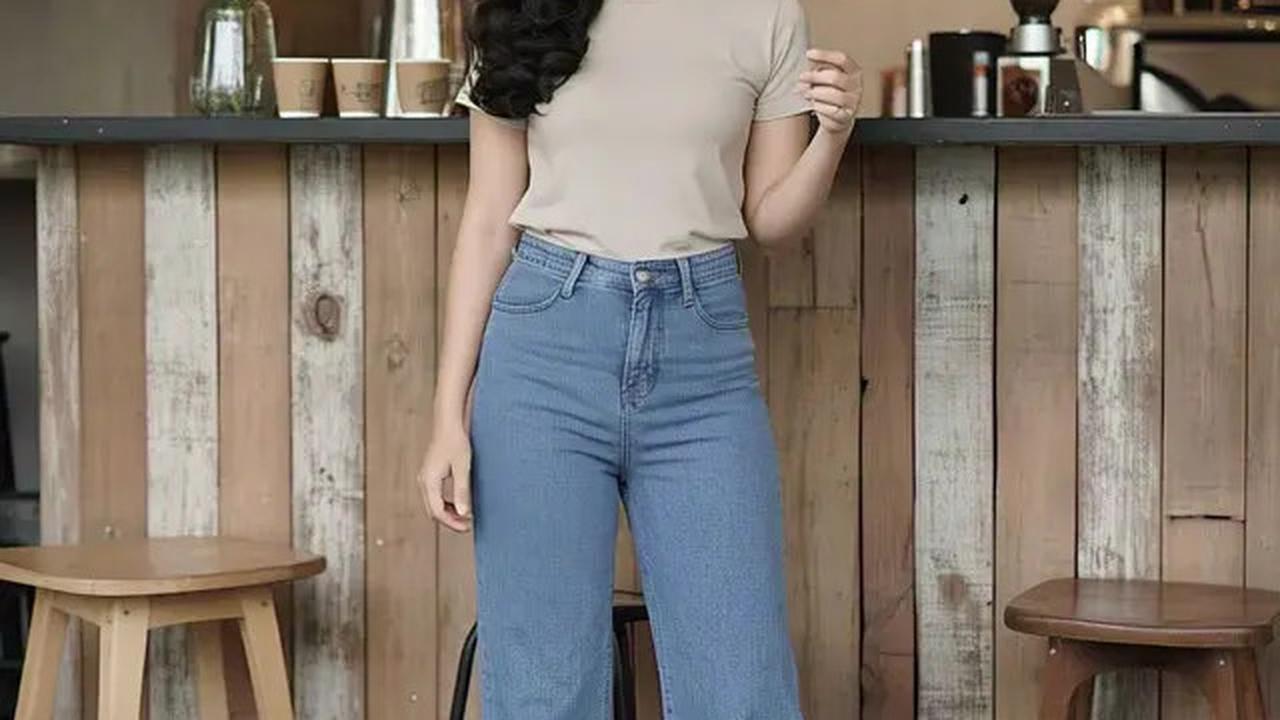 7 Ide Padanan Model Celana Lebar yang Nyaman dan Kelihatan Tetap Stylish, Cocok Buat Nongkrong di Coffeshop