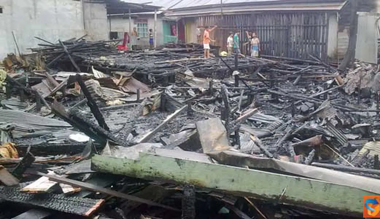 Citizen6, Banjarmasin: 15 rumah terbakar pada pukul 00.02 WITA, Sabtu (9/4). (Pengirim: Ibe Pademawoe)