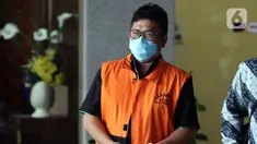 La Ode Muhammad Rusdianto usai menjalani pemeriksaan di Gedung Komisi Pemberantasan Korupsi (KPK), Jakarta, Jumat (22/7/2022). LM Rusdianto Emba, yang juga adik dari Bupati Muna La Ode Muhammad Rusman Emba diperiksa KPK sebagai tersangka dalam pengembangan perkara dugaan korupsi pengajuan dana PEN Kabupaten Kolaka Timur Tahun 2021. (Liputan6.com/Helmi Fithriansyah)