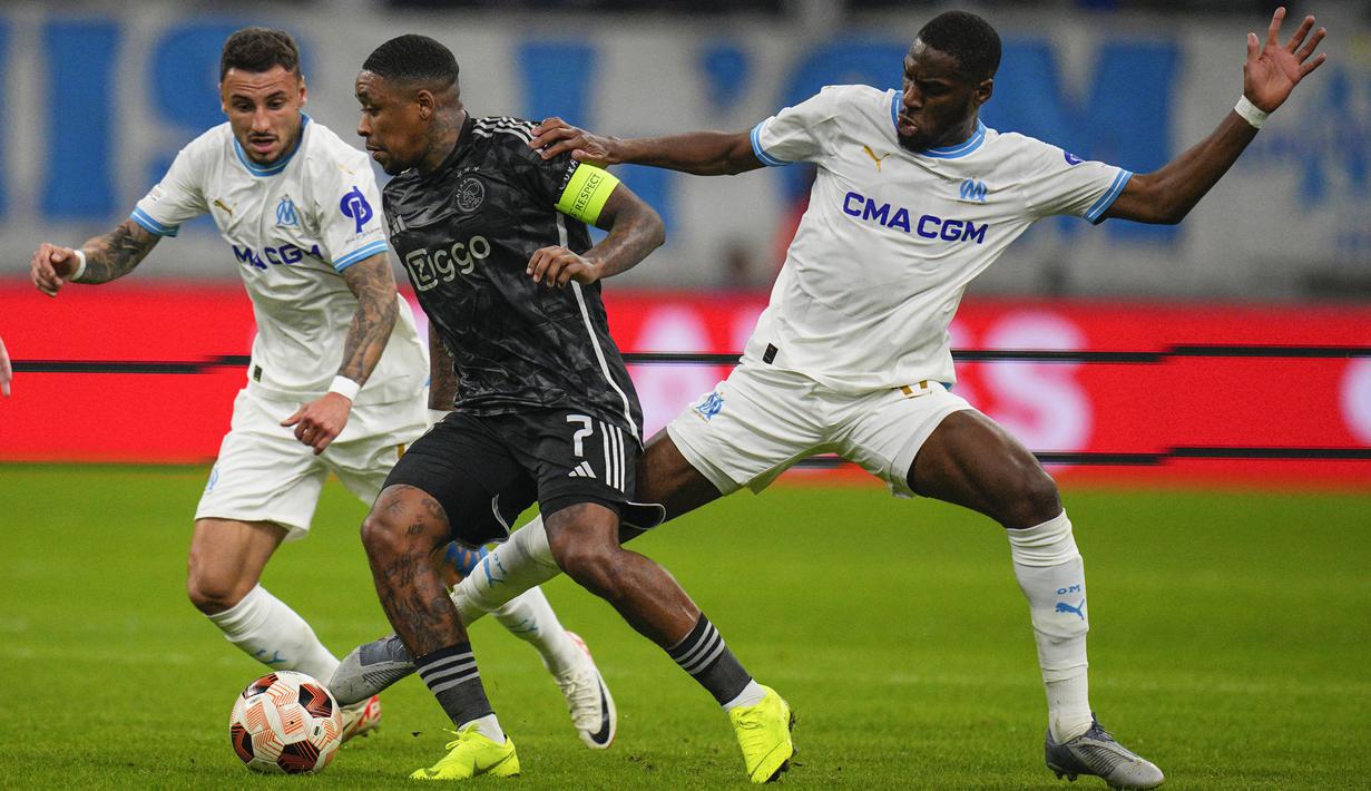 <p>Marseille menang atas Ajax dengan skor tipis 4-3. (AP Photo/Daniel Cole)</p>