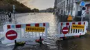 Kondisi salah satu jalanan yang tergenang air di Quimper, Prancis Barat. (Fred TANNEAU/AFP)