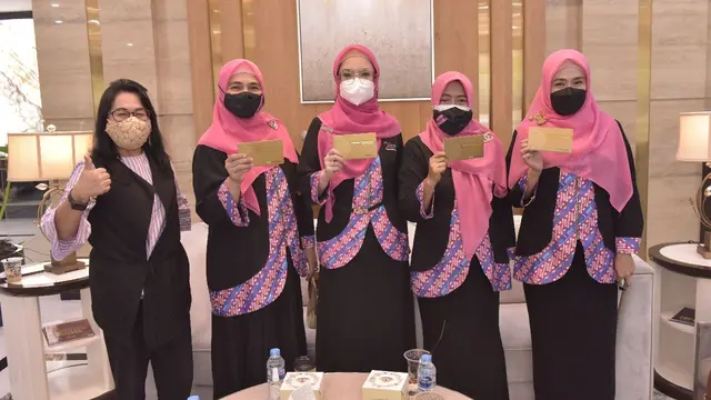 Penandatanganan Perjanjian Kerja Sama antara Pegadaian dengan Ketua Umum IPEMI Ingrid Kansil, di Kantor Pusat Pegadaian, Jumat (27/05/2021).