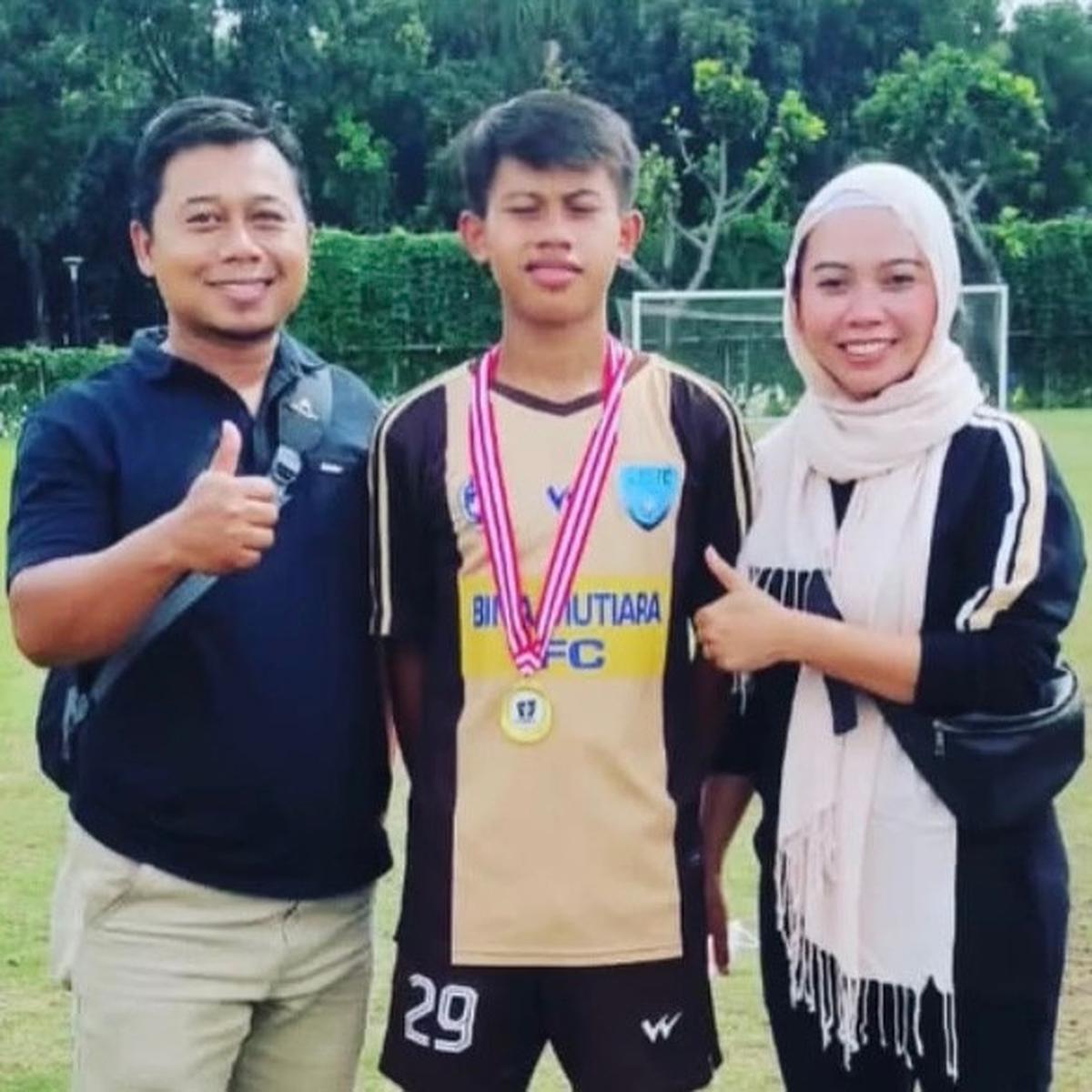Fabio Azka bersama ayah dan ibunya