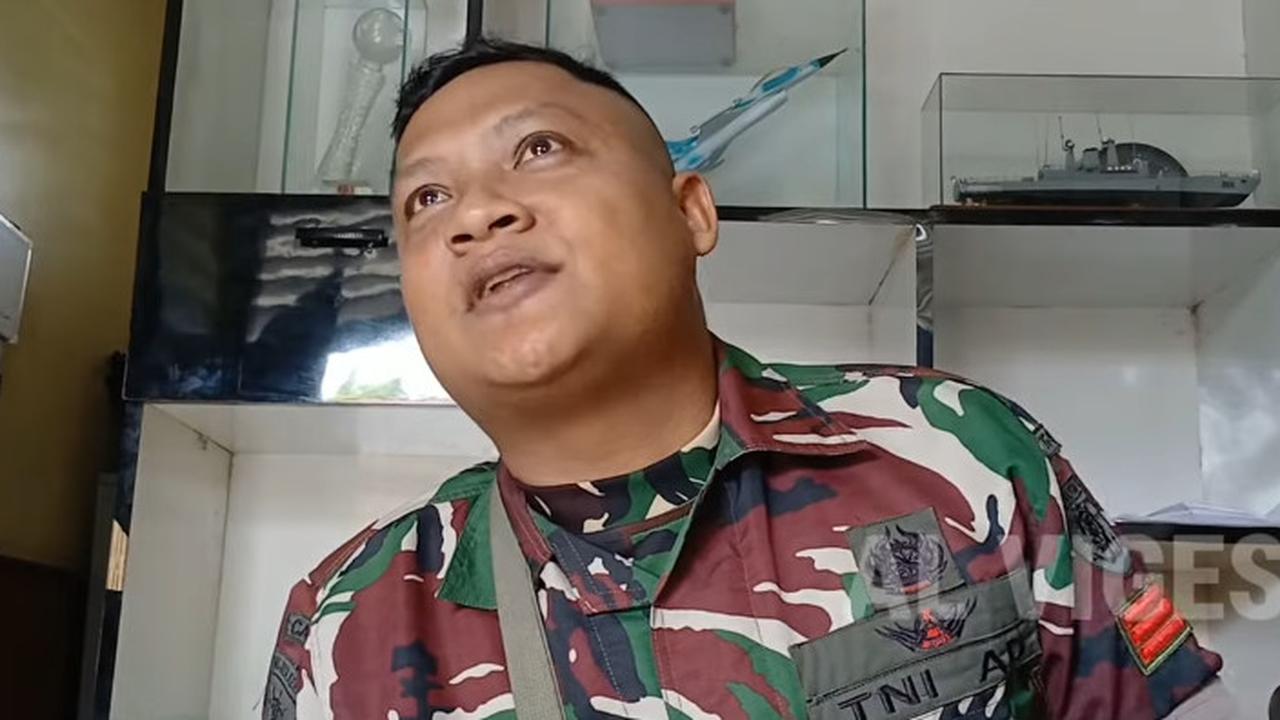 Prajurit TNI Berjualan Bakso