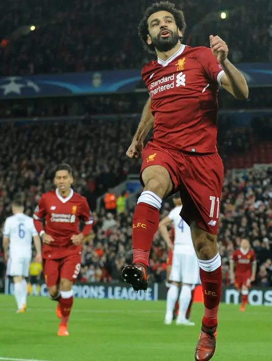 Pemain Liverpool, Mohamed Salah berselebrasi setelah mencetak gol ke gawang Maribor pada laga lanjutan Grup E Liga Champions di Anfield, Kamis (2/11). Pasukan The Reds mengunci kemenangan dengan skor 3-0 dalam laga tersebut. (AP/Rui Vieira)