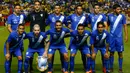 Foto Ilustrasi Timnas Guatemala saat akan menghadapi Ekuador di pertandingan persahabatan. FIFA memberikan sanksi bagi Guatemala pada Oktober 2016 setelah komite transisi yang dibentuk tidak diakui petinggi Federasi Sepak Bola Guatemala. Pembentukan itu dianggap melanggar peraturan badan pengatur negara. Hukuman itu dicabut pada Juni 2018. (AFP/Jim Young)
