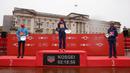 Brigid Kosgei dari Kenya (tengah) merayakan di podium setelah memenangkan London Marathon ke-40 kategori elit putri di London, Inggris, Minggu (4/10/2020). Juara bertahan Brigid Kosgei meraih kemenangan dalam dua jam 18,58 menit. (Richard Heathcote/Pool via AP)