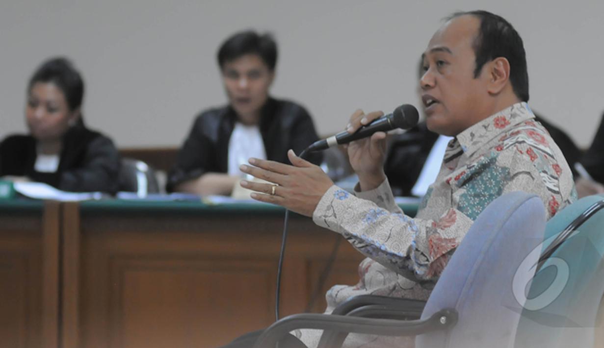 Djoko Susilo memberikan kesaksiannya saat sidang lanjutan korupsi alat Simulator SIM dengan terdakwa Didik Purnomo di Pengadilan Tipikor,  Jakarta, Senin (23/2/2015). (Liputan6.com/Herman Zakharia)