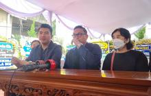Dikenal Tegas dan Berani, Ternyata Mendiang Hotma Sitompul Lembut pada Anak-Anak: Disentil Saja Tidak Pernah