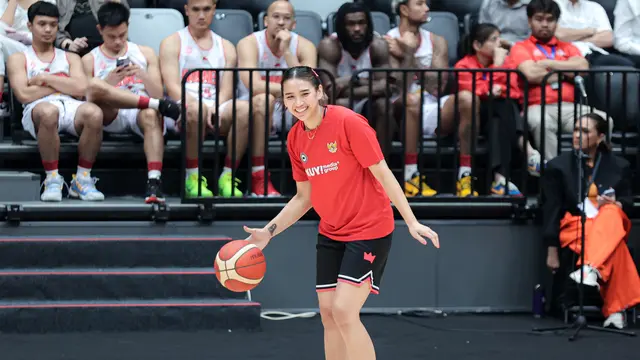 Foto: Aksi Yolla Yuliana Jajal Lapangan Basket Indonesia Arena, Main Bareng dengan Para Selebritas