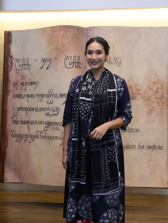 Seperti diketahui, Happy Salma dan Tjokorda Bagus Dwi Santana Kertayasa menikah pada 3 Oktober 2010 silam. Keduanya dikaruniai anak pertama, Tjokorda Sri Kinandari Kerthyasa yang kini usianya tiga tahun. (Daniel Kampua/Bintang.com)