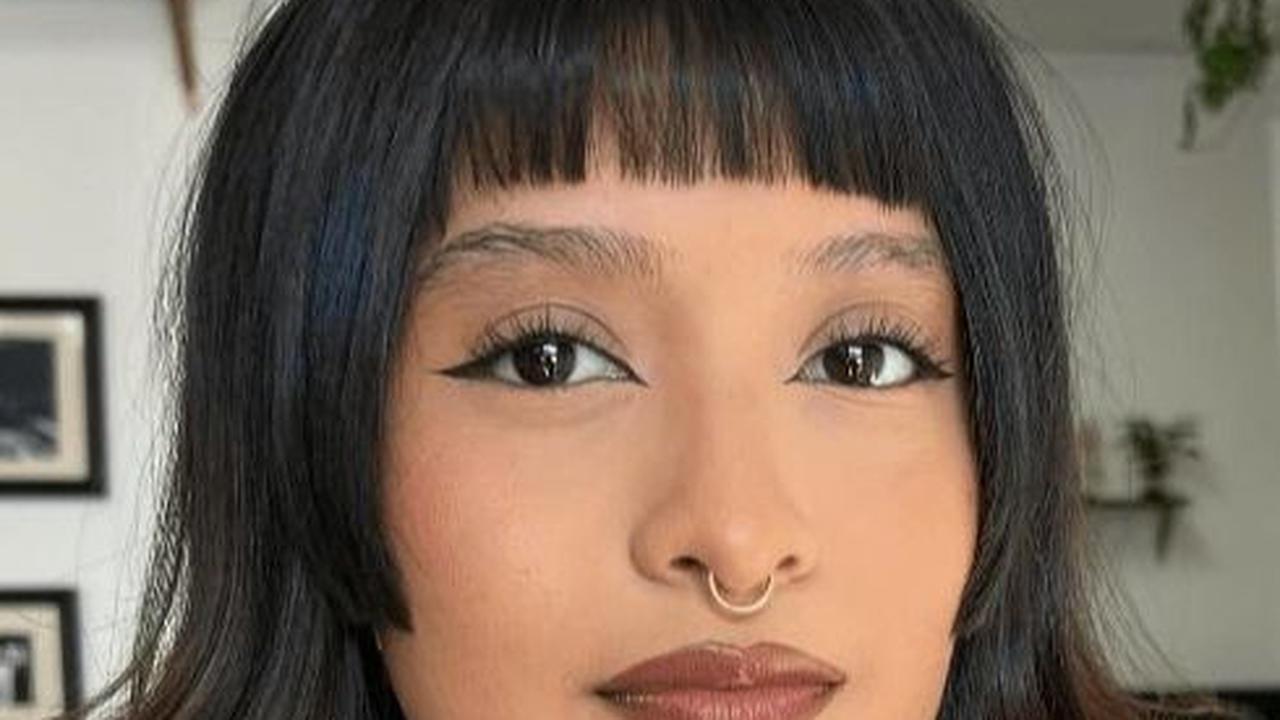 <b>Model Micro Bangs With See Through</b>
