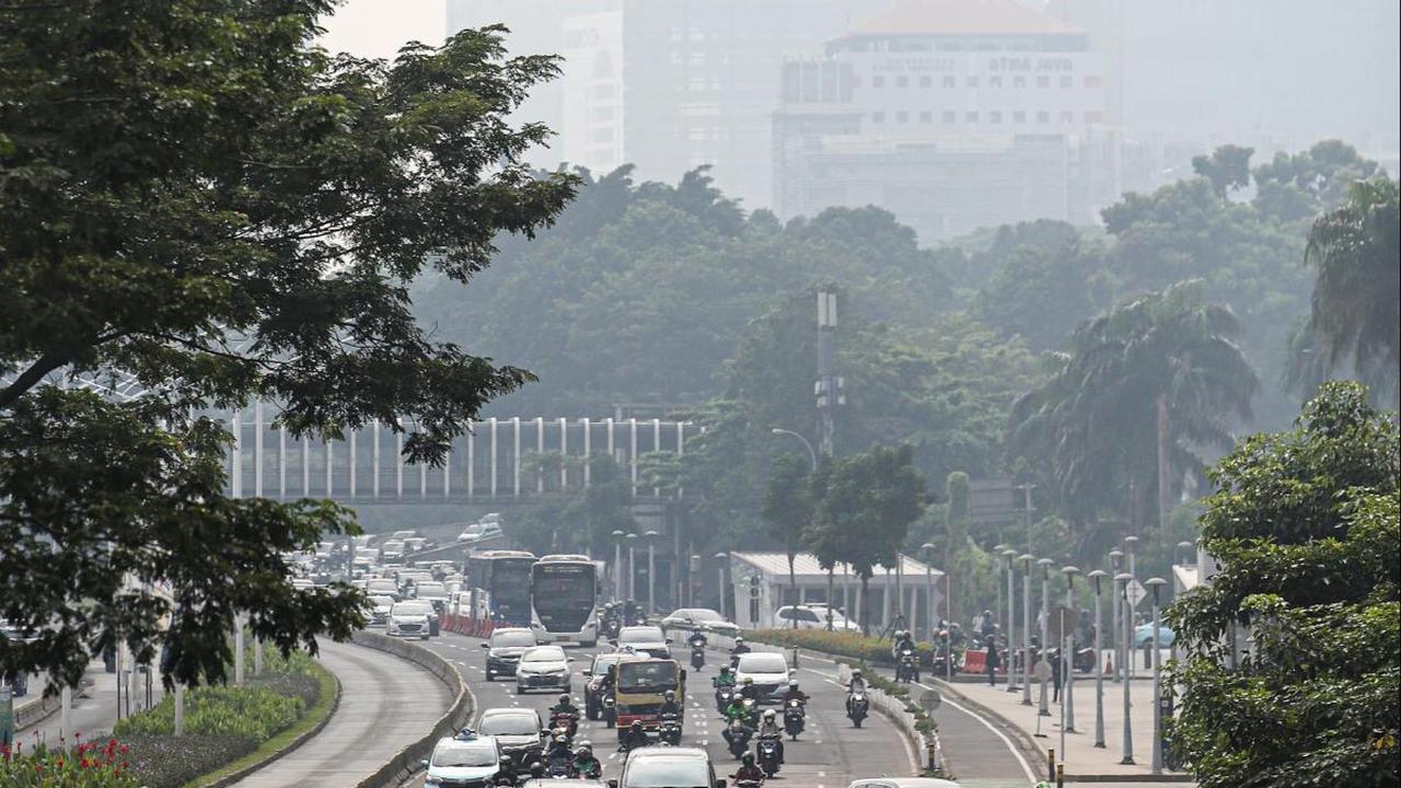 Anggota Komisi IX DPR RI Edy Wuryanto menyampaikan usulan unik untuk mengurangi polusi udara Jakarta.&nbsp;