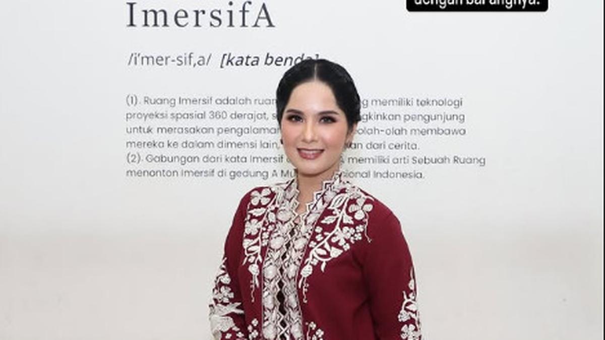 5 Ragam Model Baju Kebaya Encim untuk Hari Kartini 2025