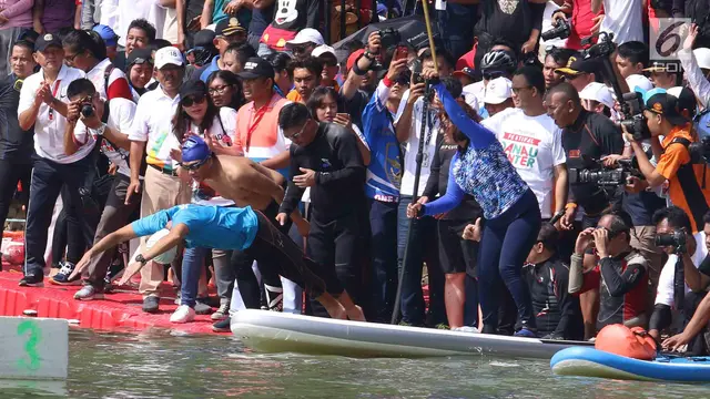 Sambil Ngopi, Menteri Susi Kalahkan Sandiaga Uno Arungi Danau Sunter