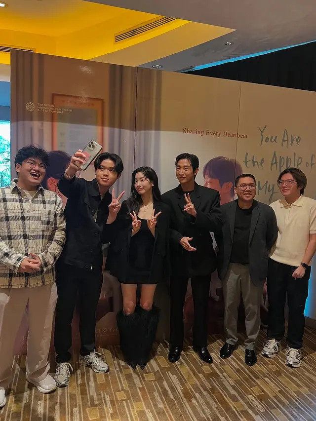 6 Potret Jinyoung dan Dahyun Bareng Seleb Indonesia, Promosi Film di Jakarta