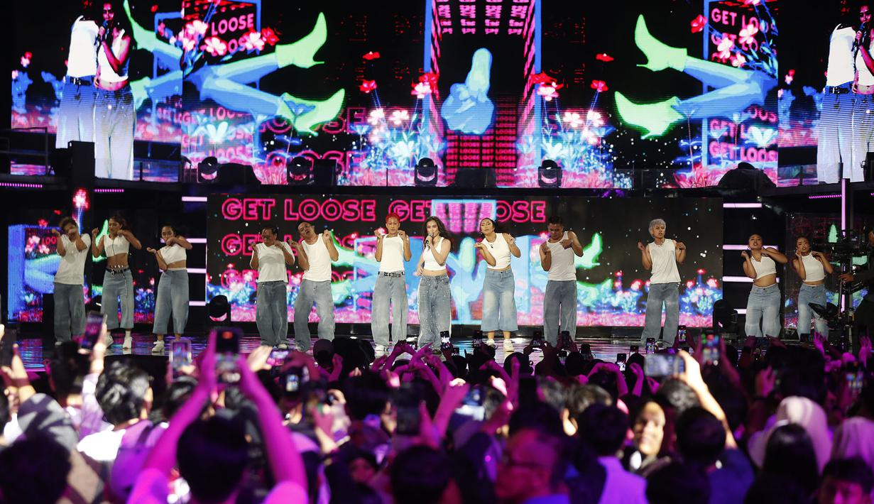 Agnez Mo saat tampil pada Konser Raya 31 Tahun Indosiar Luar Biasa hari kedua di Studio 6 Emtek City, Daan Mogot, Jakarta, pada Minggu (11/1/2026) malam. Konser Raya 31 Tahun Indosiar Luar Biasa hari kedua berlangsung meriah di Studio 6 Emtek City, Daan Mogot, Jakarta, pada Minggu (11/1/2026). (KapanLagi.com/Budy Santoso)