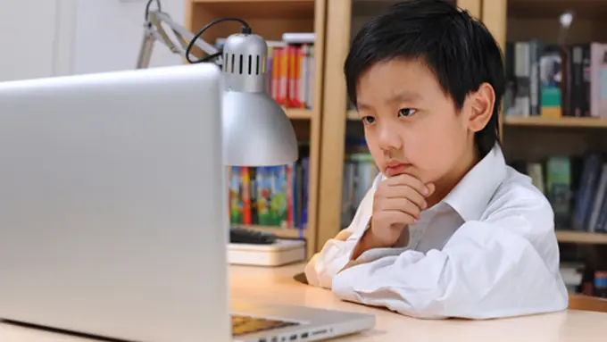 14 Hal yang Kamu Rasakan Jika Jadi Pegawai Termuda di Kantor