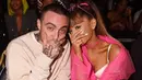 Dilansir dari E! News, hubungan Ariana dan Mac sendiri sudah lama renggang. (NME.com)