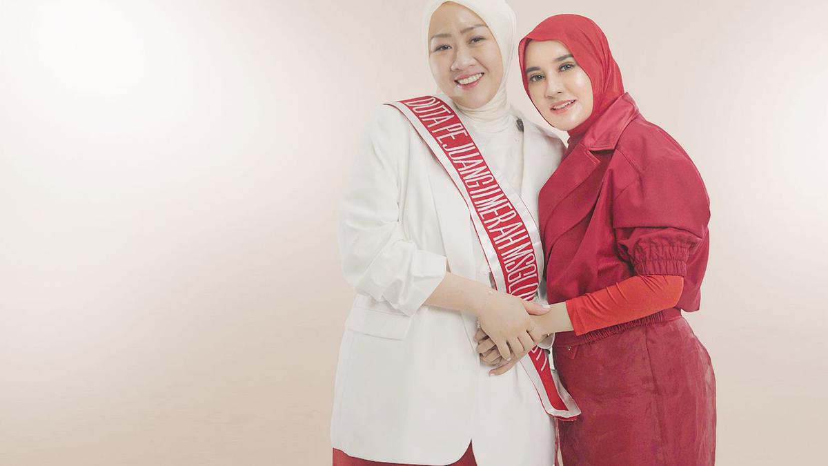 Cara Unik Shandy Purnamasari dan Fanny Kondoh Rayakan HUT RI Ke-80, Dukung Pejuang Dua Merah