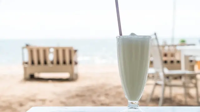 Ilustrasi Es Susu Kurma (Photo by topntop26 on Freepik)