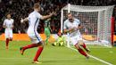 Striker Inggris, Harry Kane, melakukan selebrasi usai mencetak gol ke gawang Slovenia pada laga Kualifikasi Piala Dunia 2018 di Stadion Wembley, Kamis (5/10/2017). Inggris menang 1-0 atas Slovenia. (AP/Frank Augstein)