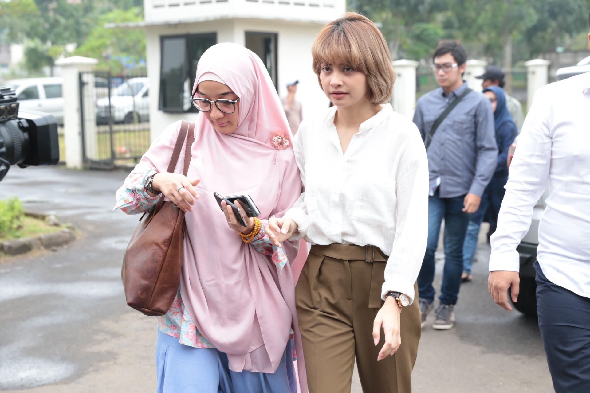 Resmi Bercerai, Bagaimana Nasib Anak Tiwi eks T2? - News ...