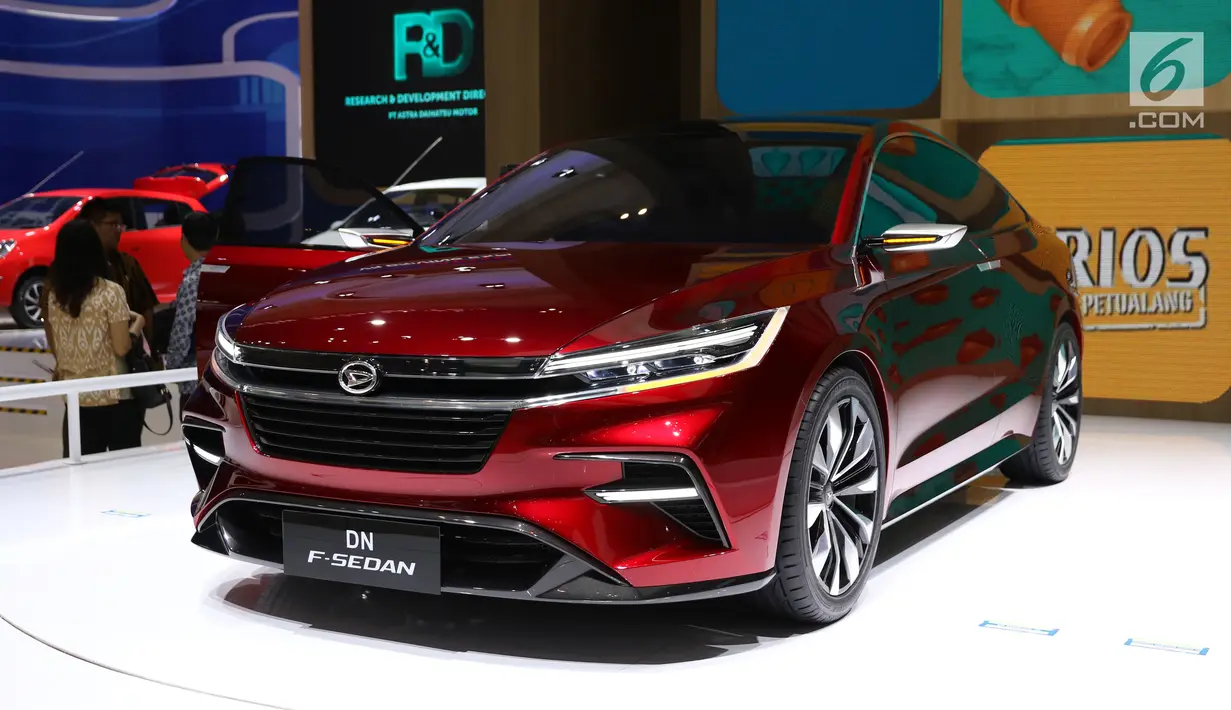 Mobil terbaru Daihatsu saat di pamerkan di ajang Gaikindo Indonesia International Auto Show (GIIAS) 2017, di ICE, BSD, Tangerang Selatan, Kamis (10/8). (Liputan6.com/Angga Yuniar)
