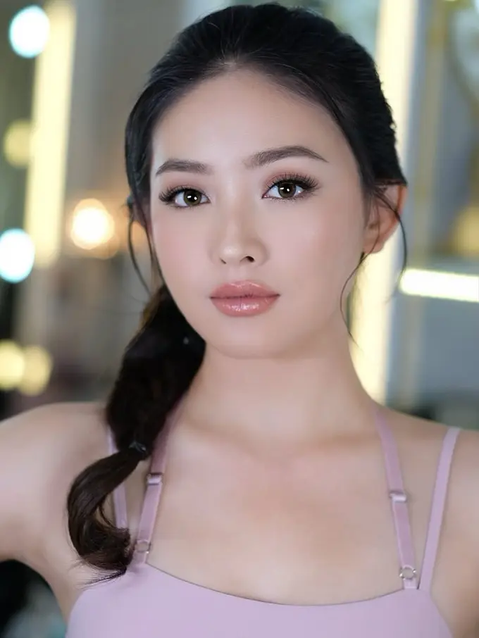 Pesona Natasha Wilona dengan Makeup Glam Natural, Cantik Paripurna