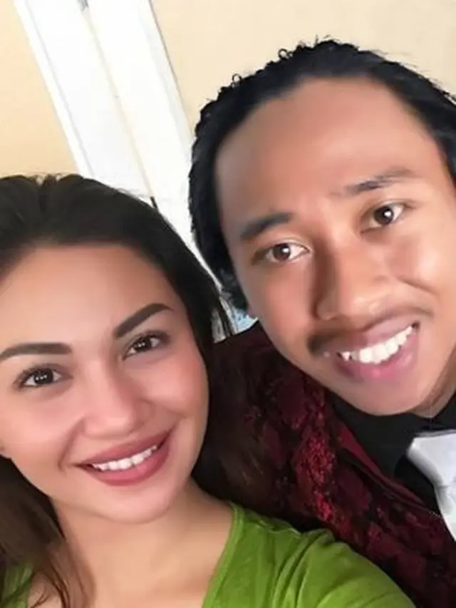 6 Editan Foto Ariel Tatum Bareng dengan Fans Ini Halu Banget, Kocak