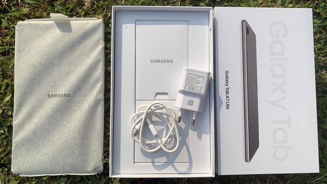 Paket penjualan Galaxy Tab A7 Lite. (Liputan6.com/ Yuslianson)