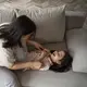 Fase ketika ibu muda mulai mempertanyakan tuntutan untuk selalu sempurna dalam menjalani pengasuhan. (Foto/Dok: Magnific)
