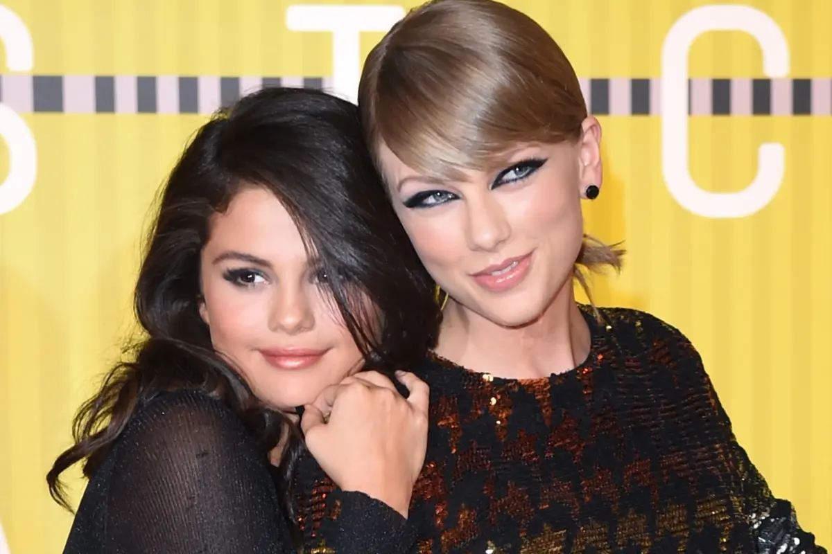 [Bintang] Taylor Swift Promosikan Single Baru Selena Gomez, Fetish