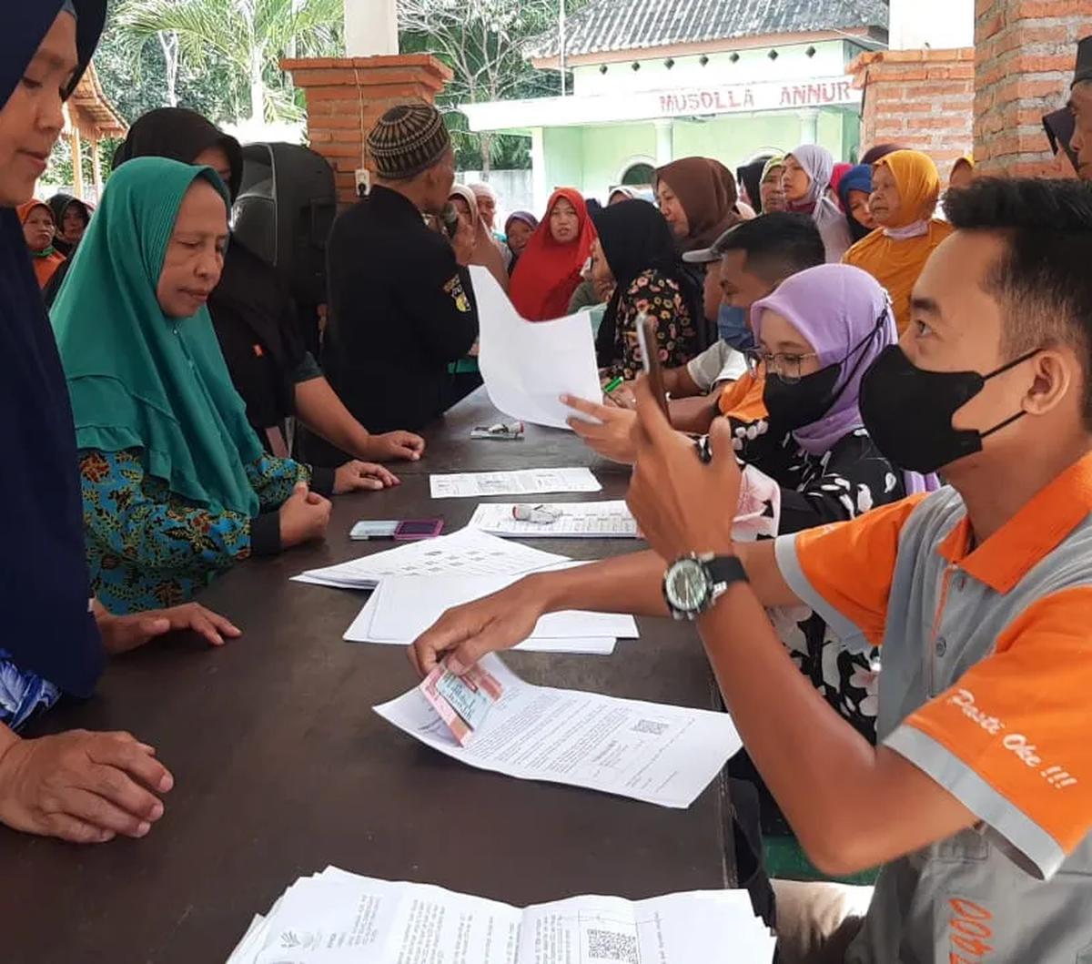 "Kemensos diharapkan bisa mengeksekusi BLT untuk 18,8 juta KPM yang sudah ada daftarnya," tutup Ani sapaan akrab Menkeu.