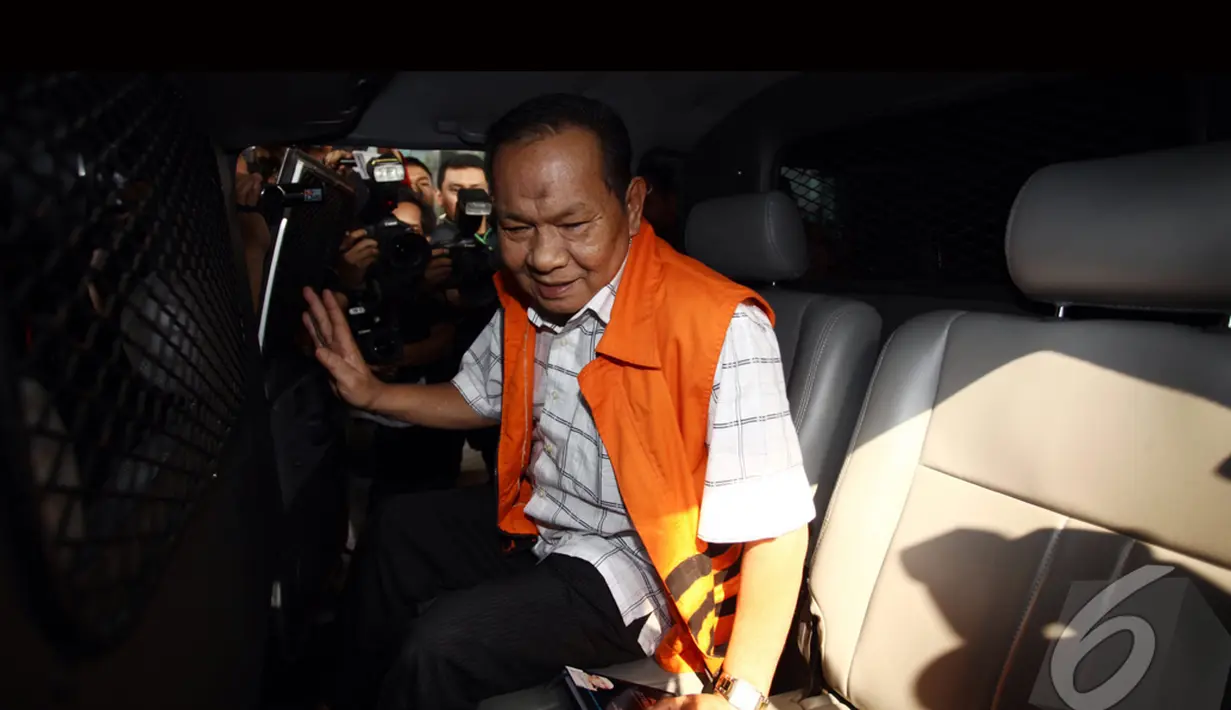 Ramlan Comel ditahan KPK pada 14 Agustus. Ia diduga terlibat pada kasus bantuan sosial 2009 – 2010, Selasa (19/8/14) (Liputan6.com/Herman Zakharia)