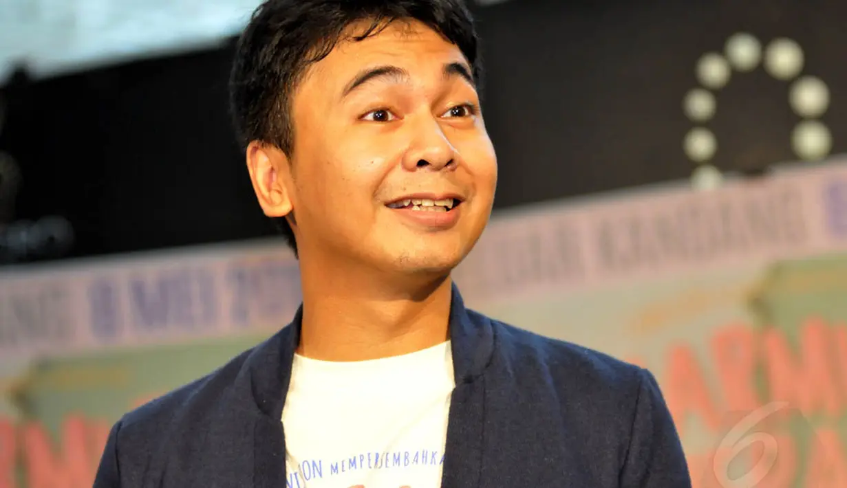 Pria yang akrab dipanggil Radith ini mengaku ketagihan menjadi sutradara. Namun, Dika lebih memilih menjadi penulis dan disebut sebagai story teller. (Liputan6.com/Panji Diksana)
