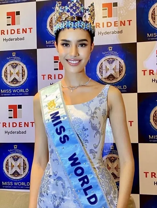 Dilansir dari Bangkok Post, perempuan 22 tahun ini mencatat sejarah sebagai wakil Thailand pertama yang berhasil meraih gelar Miss World, mengungguli 108 finalis dari berbagai negara. [Foto: Instagram/ @suchaaata]