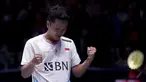 Pebulu tangkis tunggal putra Indonesia, Anthony Sinisuka Ginting merayakan kemenangan atas pebulu tangkis Denmark, Victor Axelsen pada laga perempat final All England 2024 di Utilita Arena Birmingham, Inggris, Jumat (15/03/2024). (AP Photo/PA/Bradley Collyer)