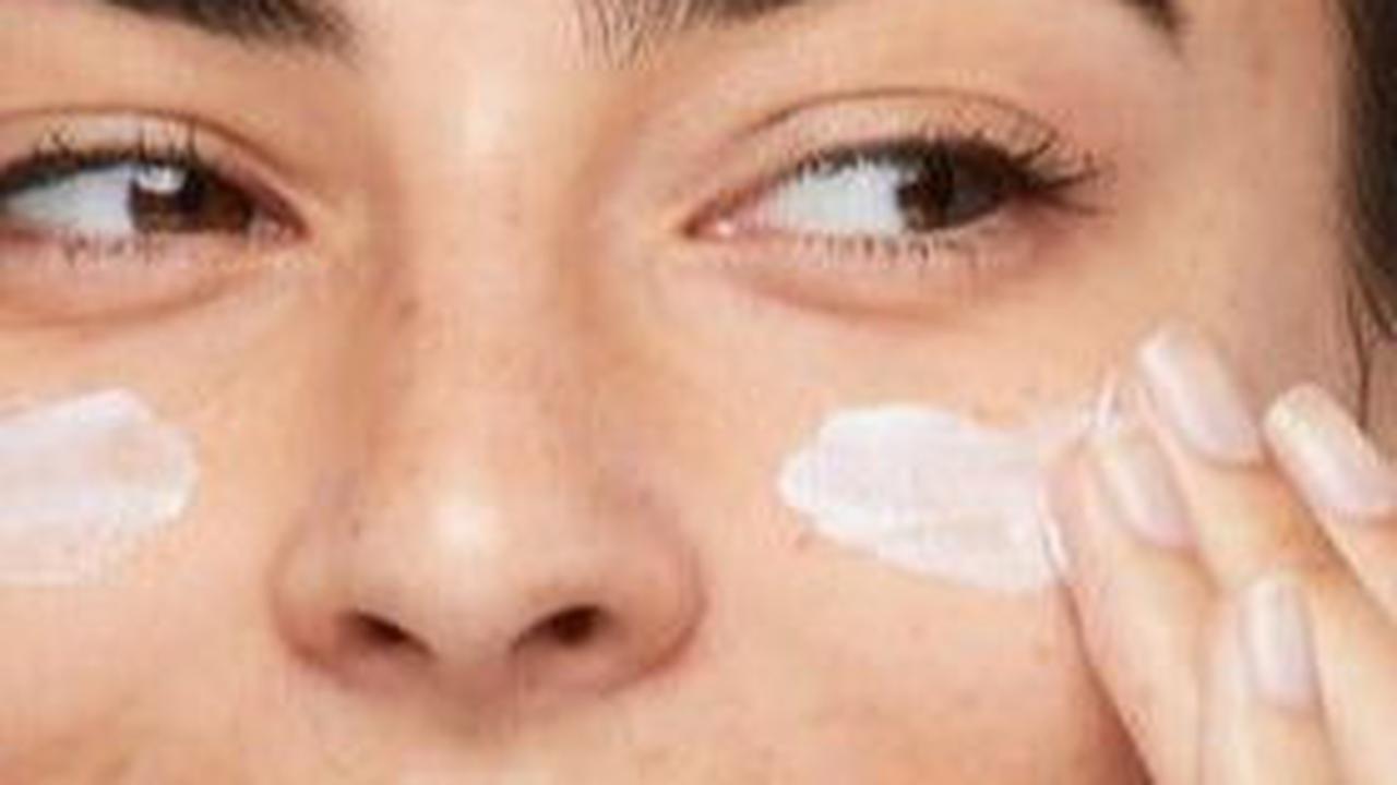 <b>Pilihlah Eye Cream yang Kaya akan Kandungan Pelembab</b>