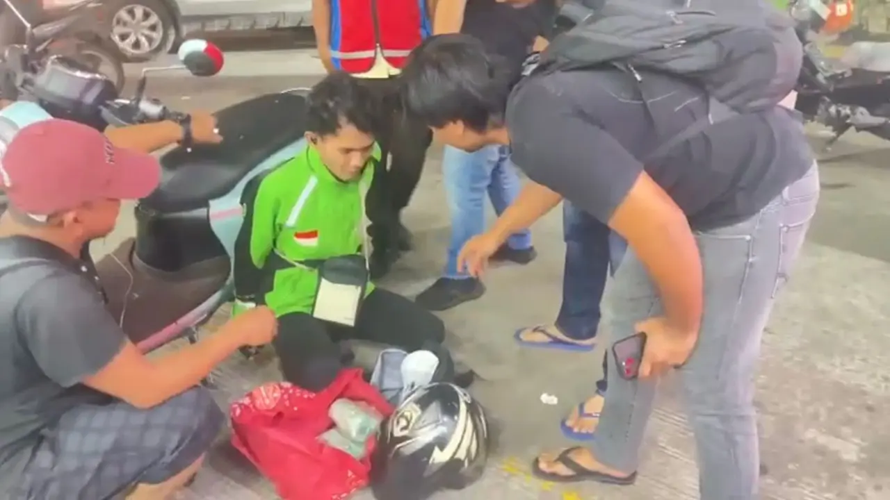 Pria Berjaket Ojol Diringkus Polisi saat Hendak Transaksi Narkoba di Jaksel.