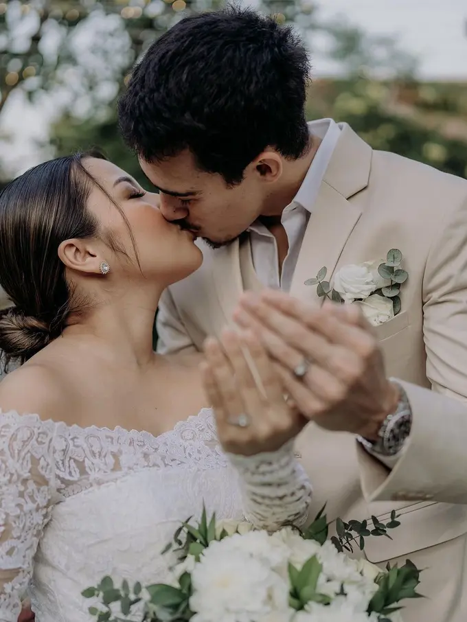 Gaun pengantin Jennifer Coppen