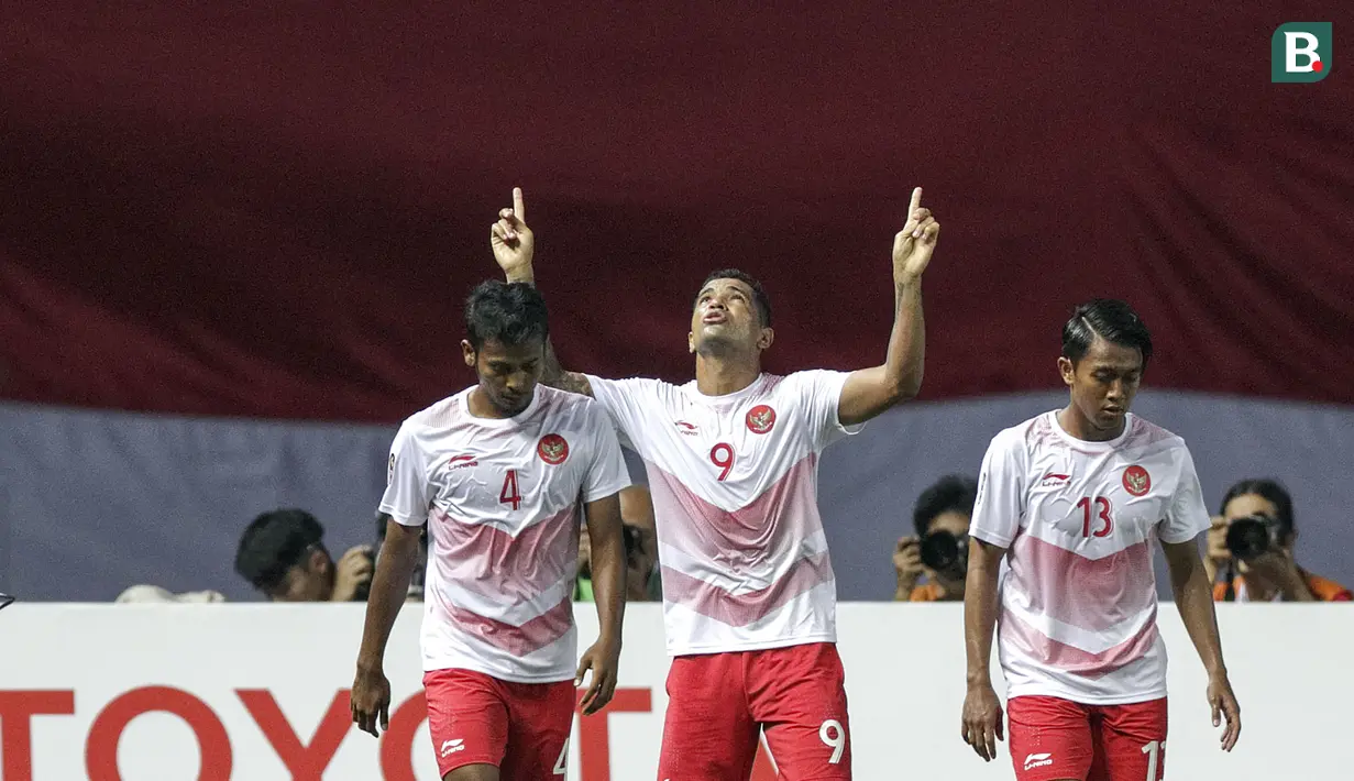Striker Indonesia, Alberto Goncalves, melakukan selebrasi usai mencetak gol ke gawang Laos pada laga Asian Games di Stadion Patriot, Jawa Barat, Jumat (17/8/2018). (Bola.com/Peksi Cahyo)
