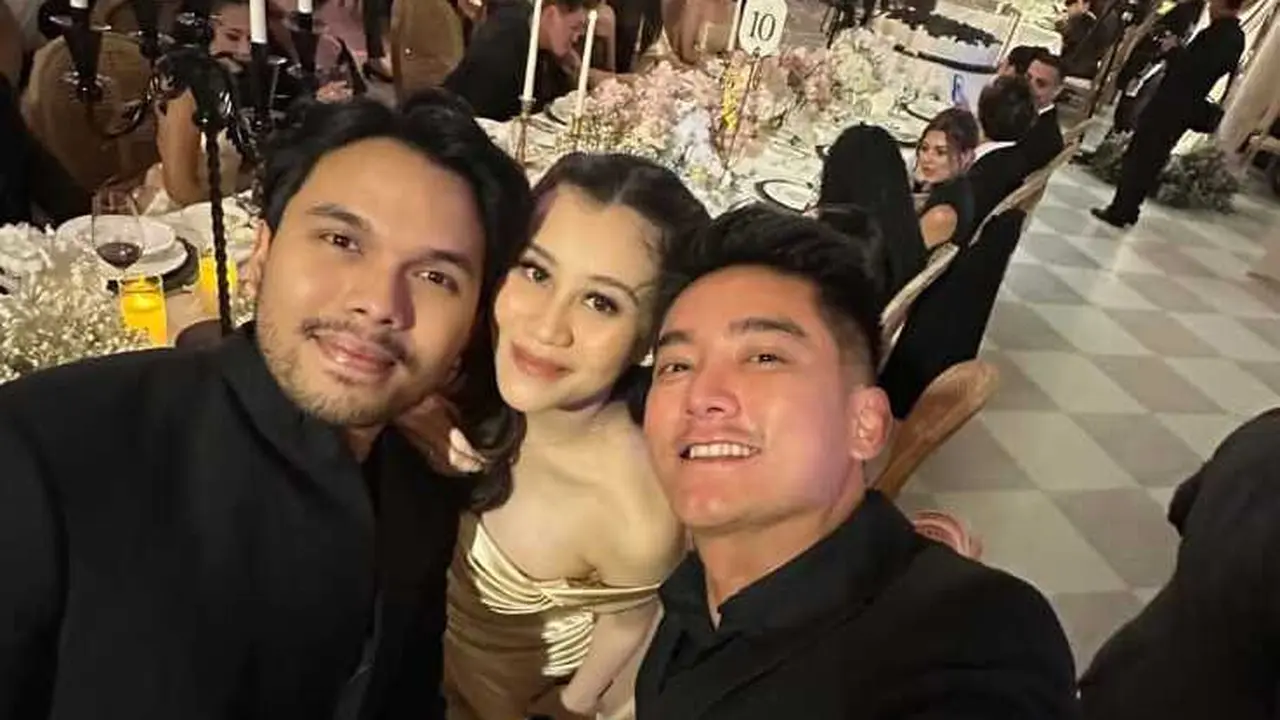Model Dress Panjang Warna Gold, Pilihan Aaliyah Massaid yang Elegan dan Anggun/ Instagram @boywilliam17
